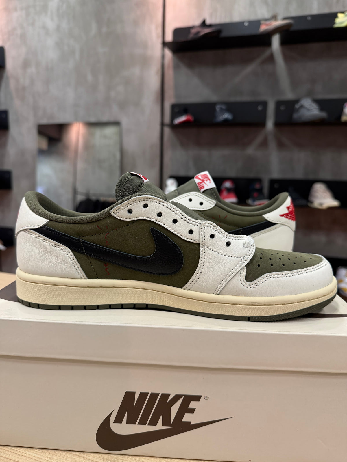 JORDAN 1 LOW TRAVIS SCOTT MEDIUM OLIVE