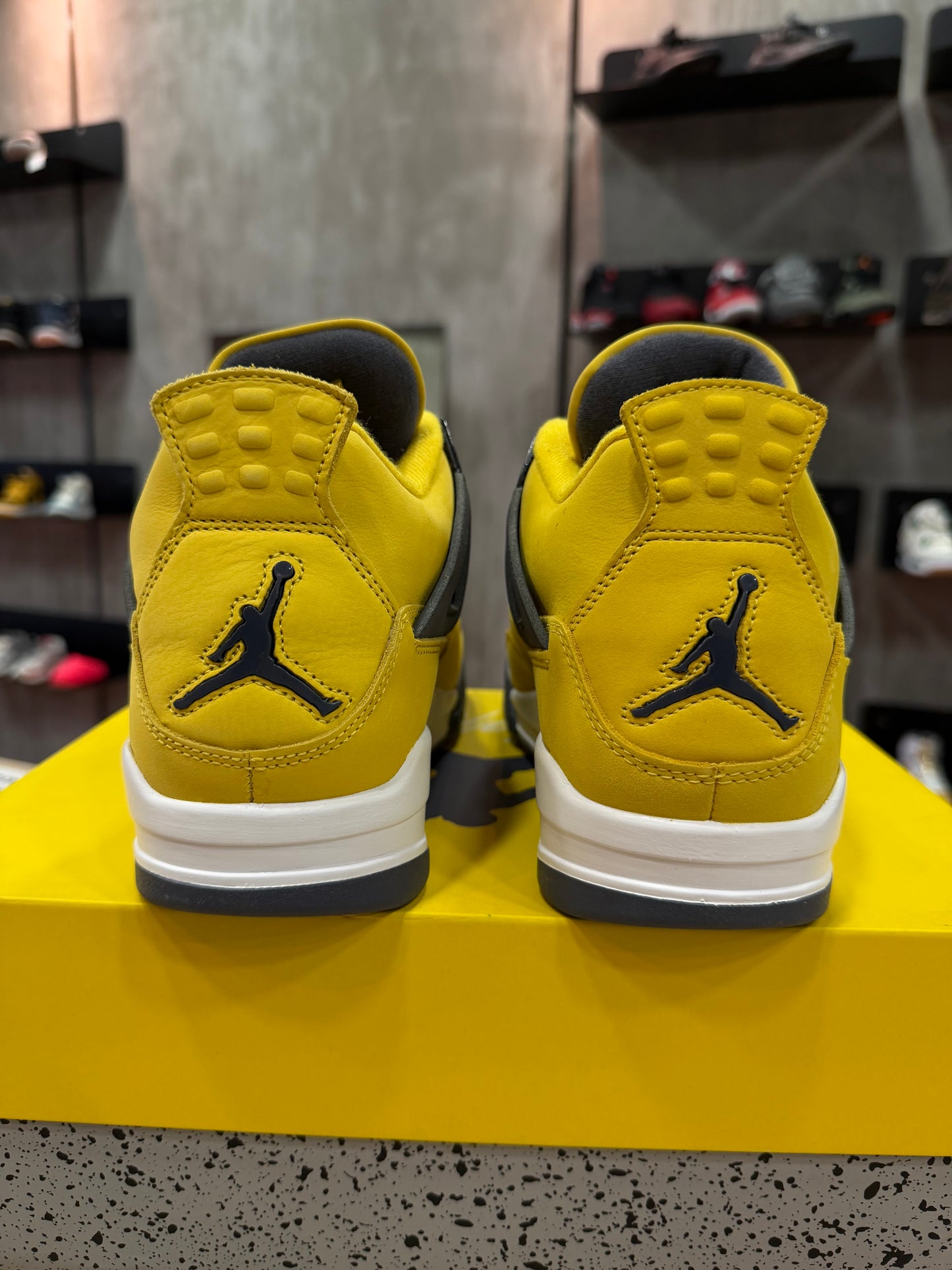 JORDAN 4 LIGHTNING