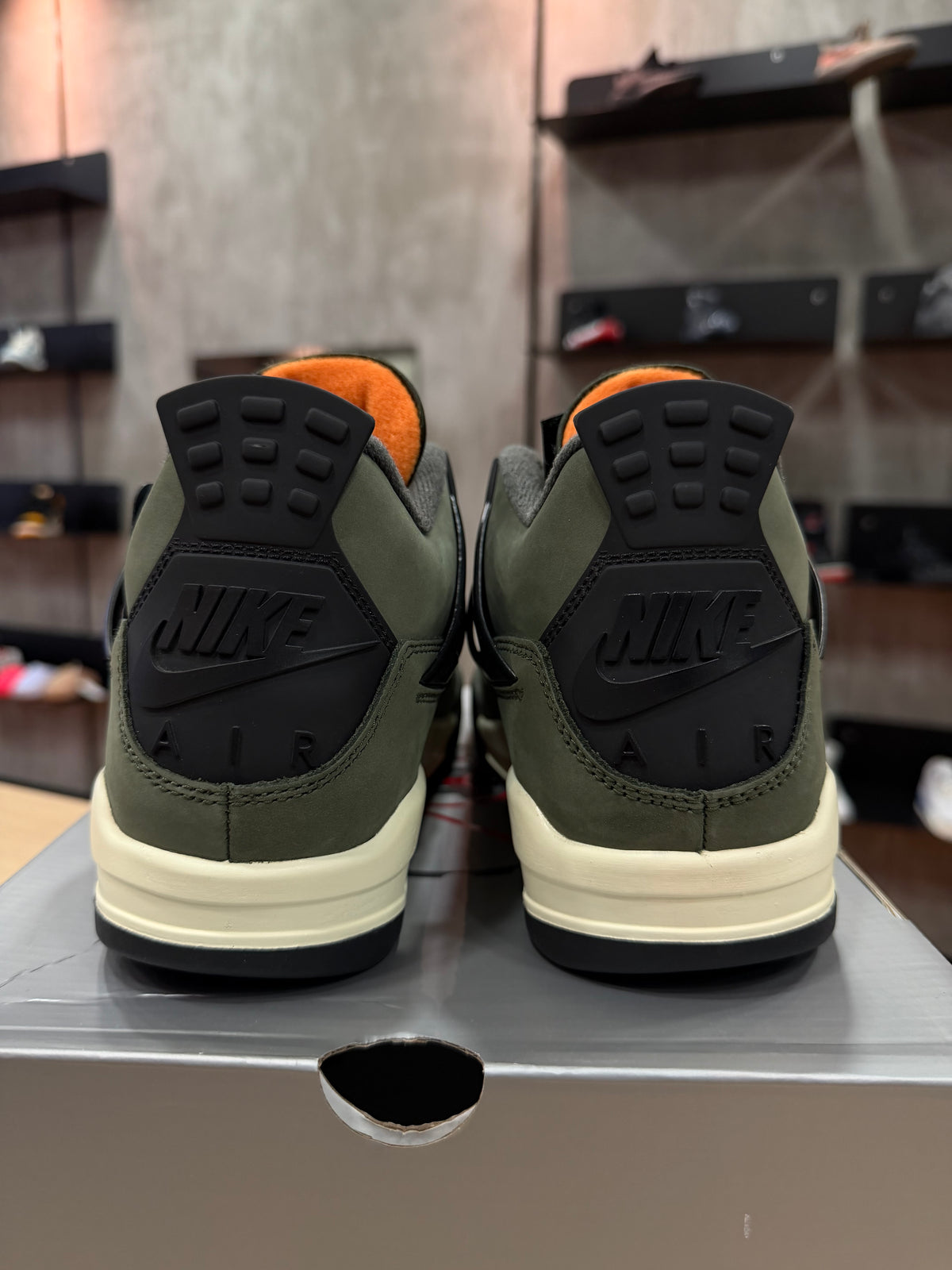 JORDAN 4 UNDEFEATED