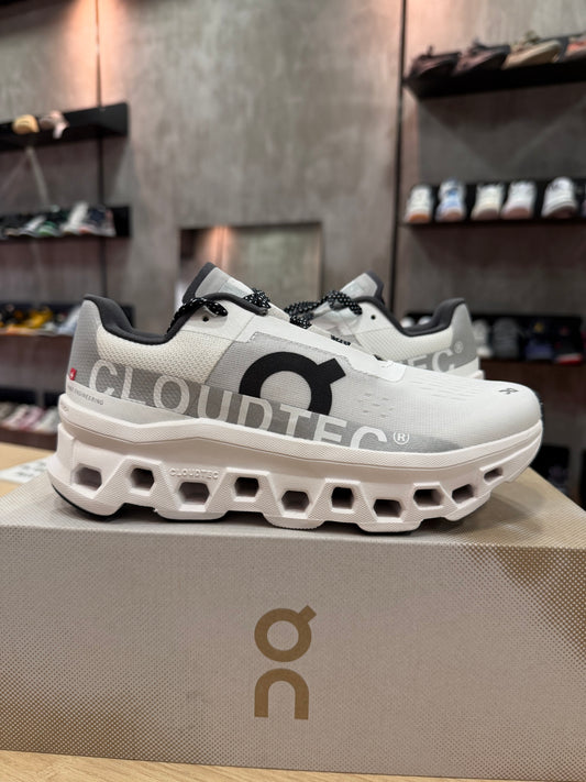 ON CLOUDMONSTER WHITE (DE MUJER)
