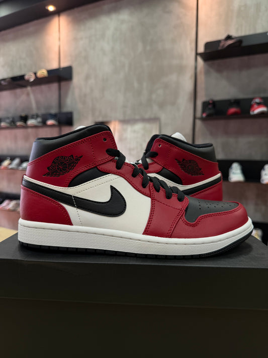 JORDAN 1 MID CHICAGO BLACK TOE