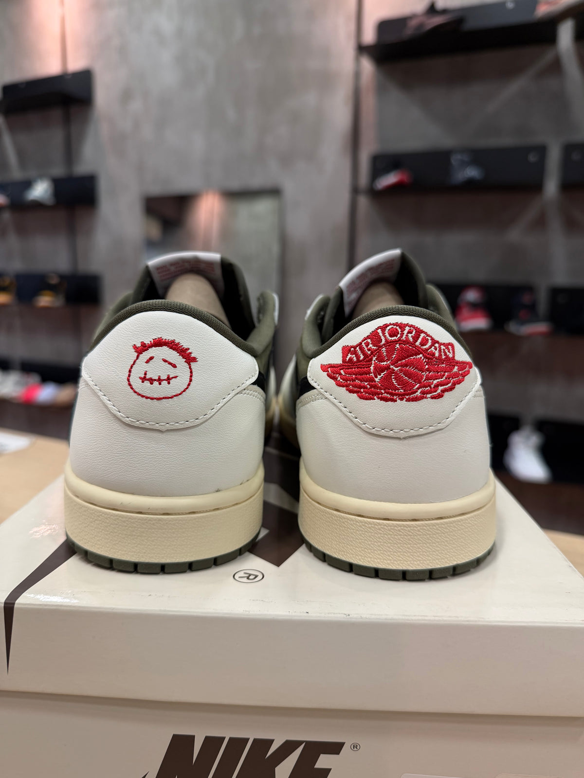 JORDAN 1 LOW TRAVIS SCOTT MEDIUM OLIVE