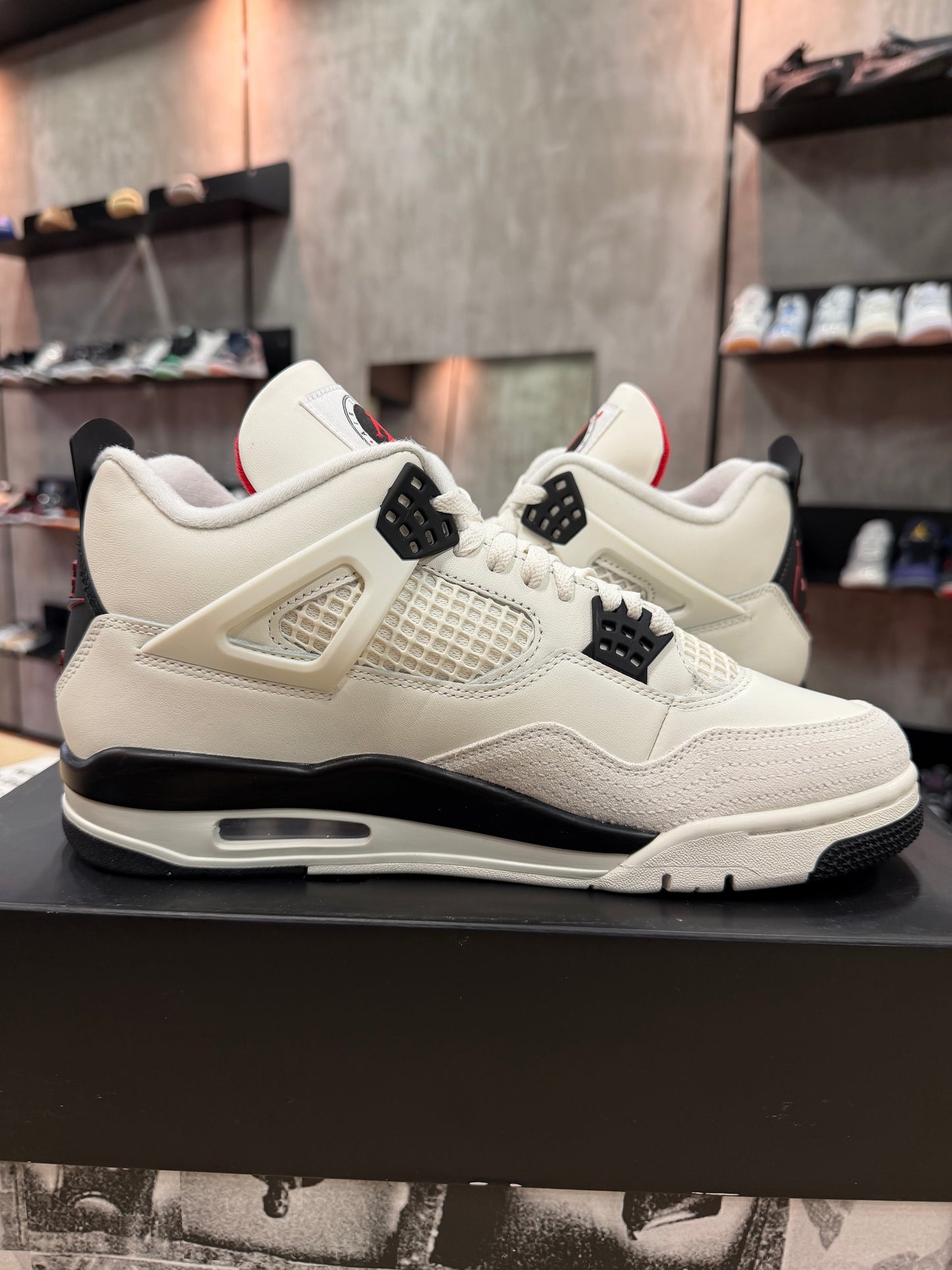 JORDAN 4 FLIGHT CLUB
