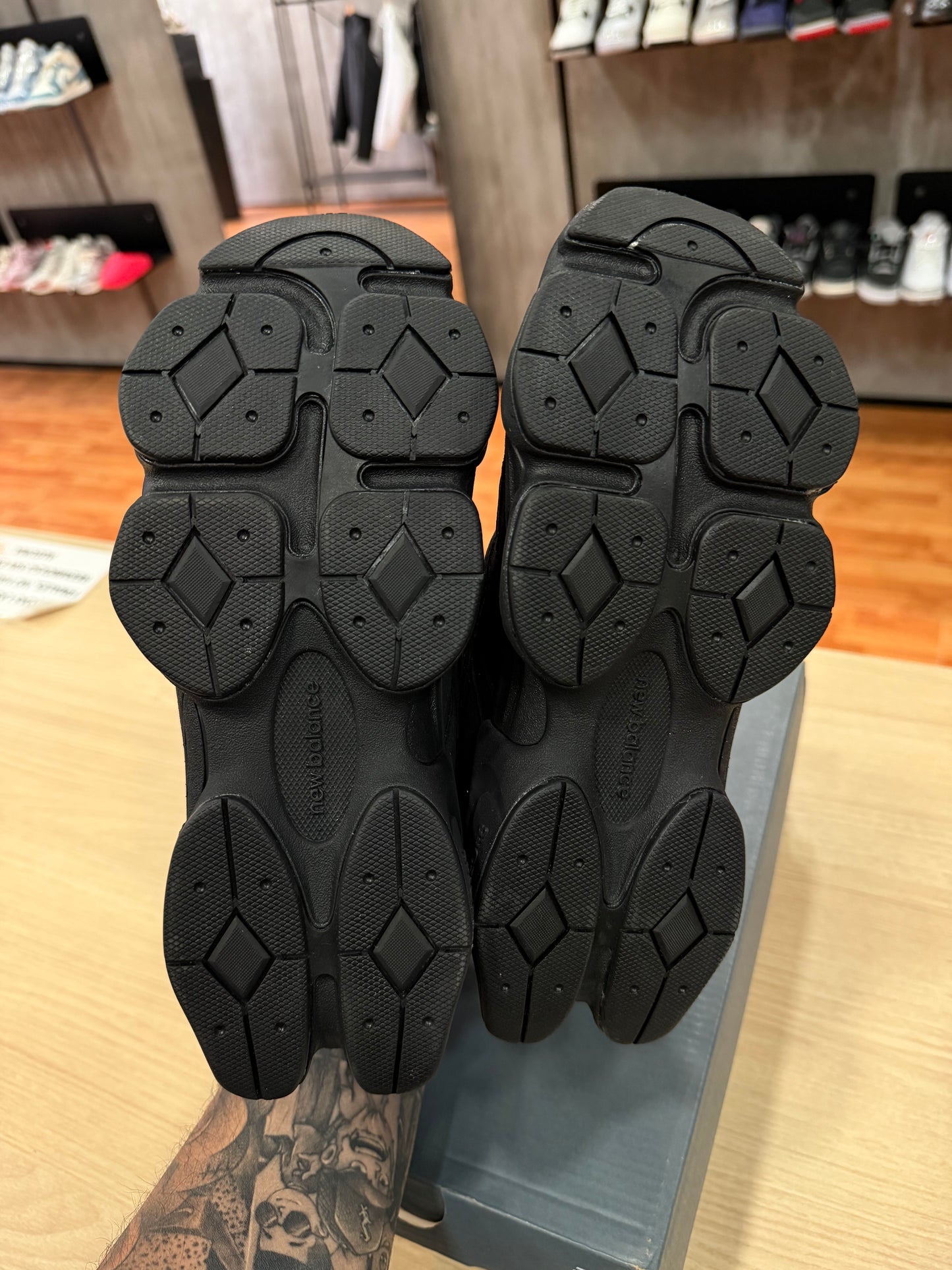 NEW BALANCE 9060 TRIPLE BLACK SUEDE (GS)