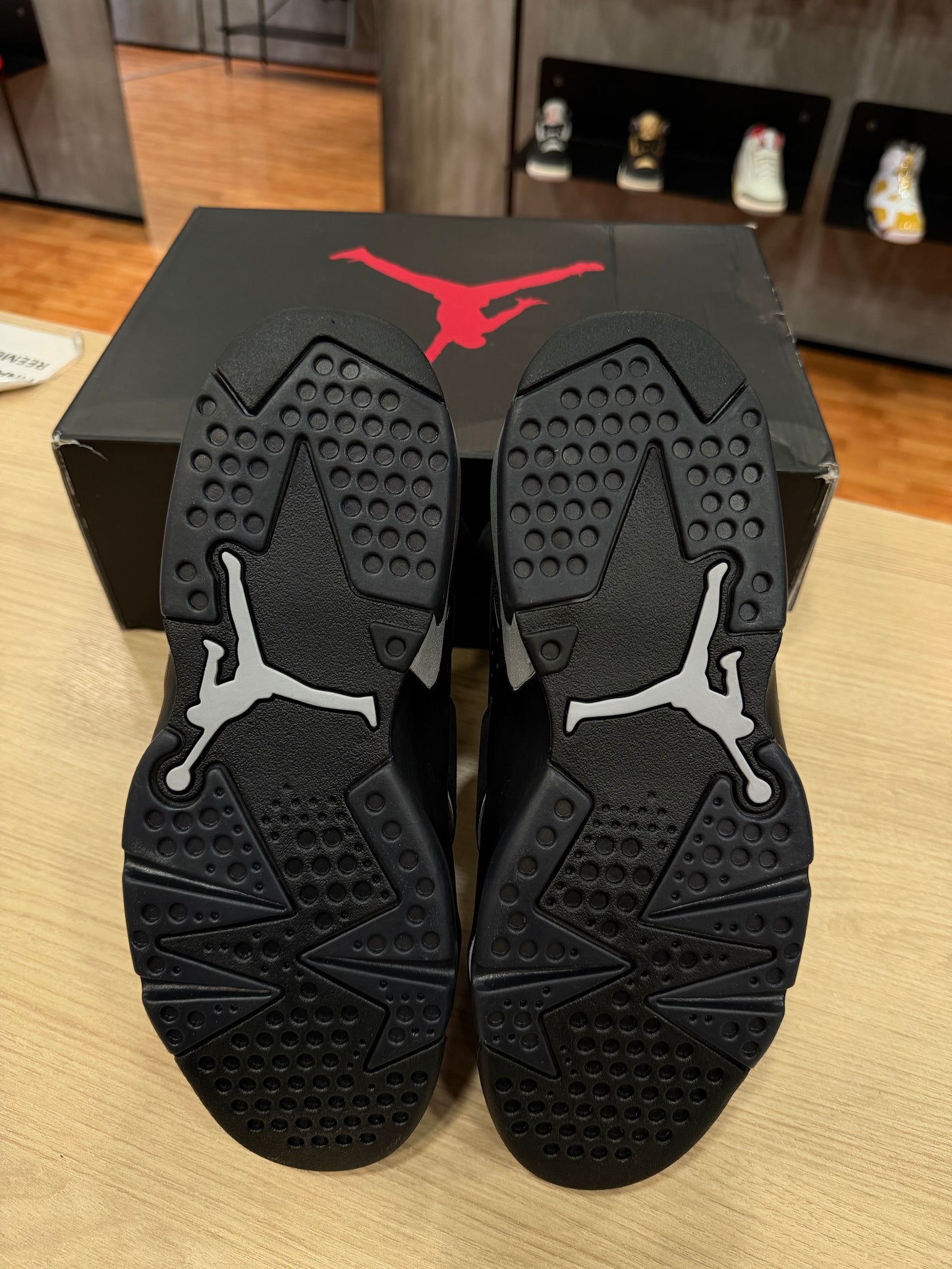 JORDAN 6 CAP & GOWN