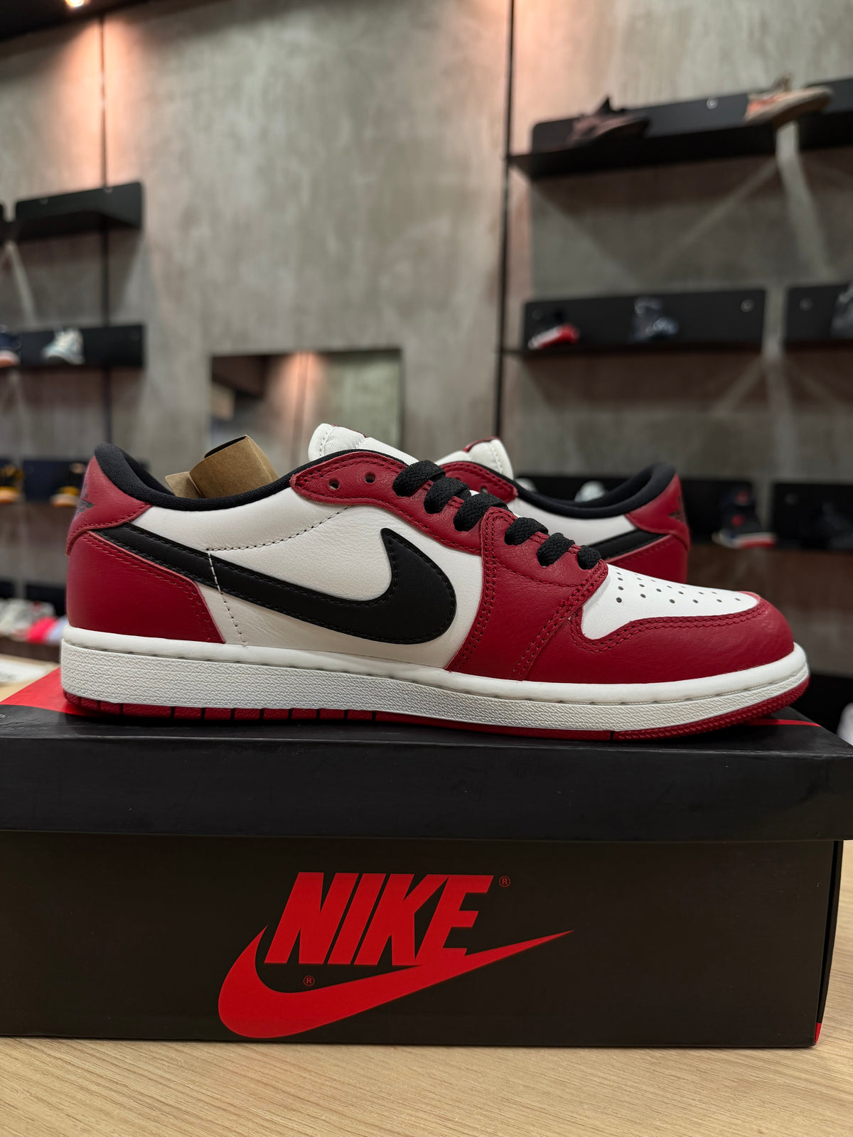 JORDAN 1 LOW OG CHICAGO