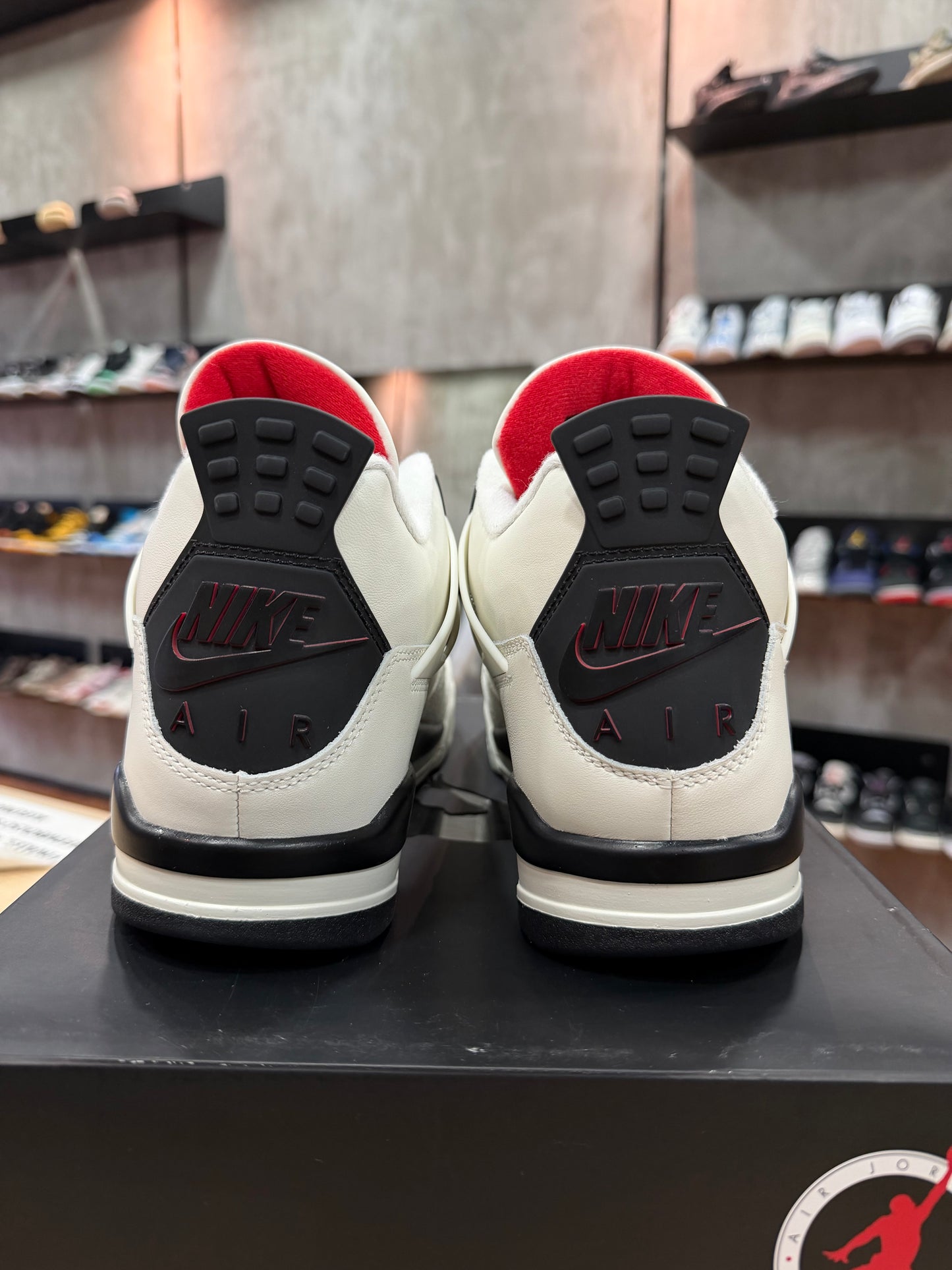 JORDAN 4 FLIGHT CLUB