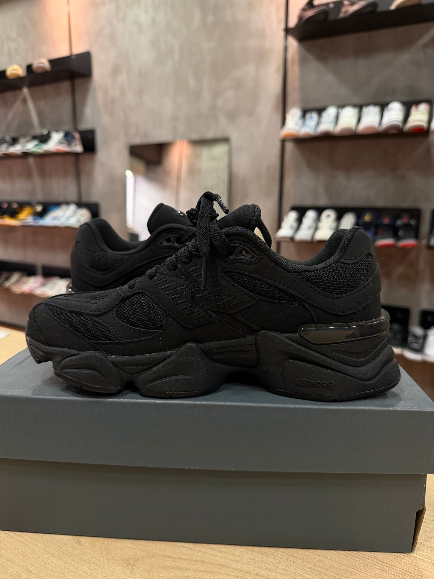 NEW BALANCE 9060 TRIPLE BLACK SUEDE (GS)