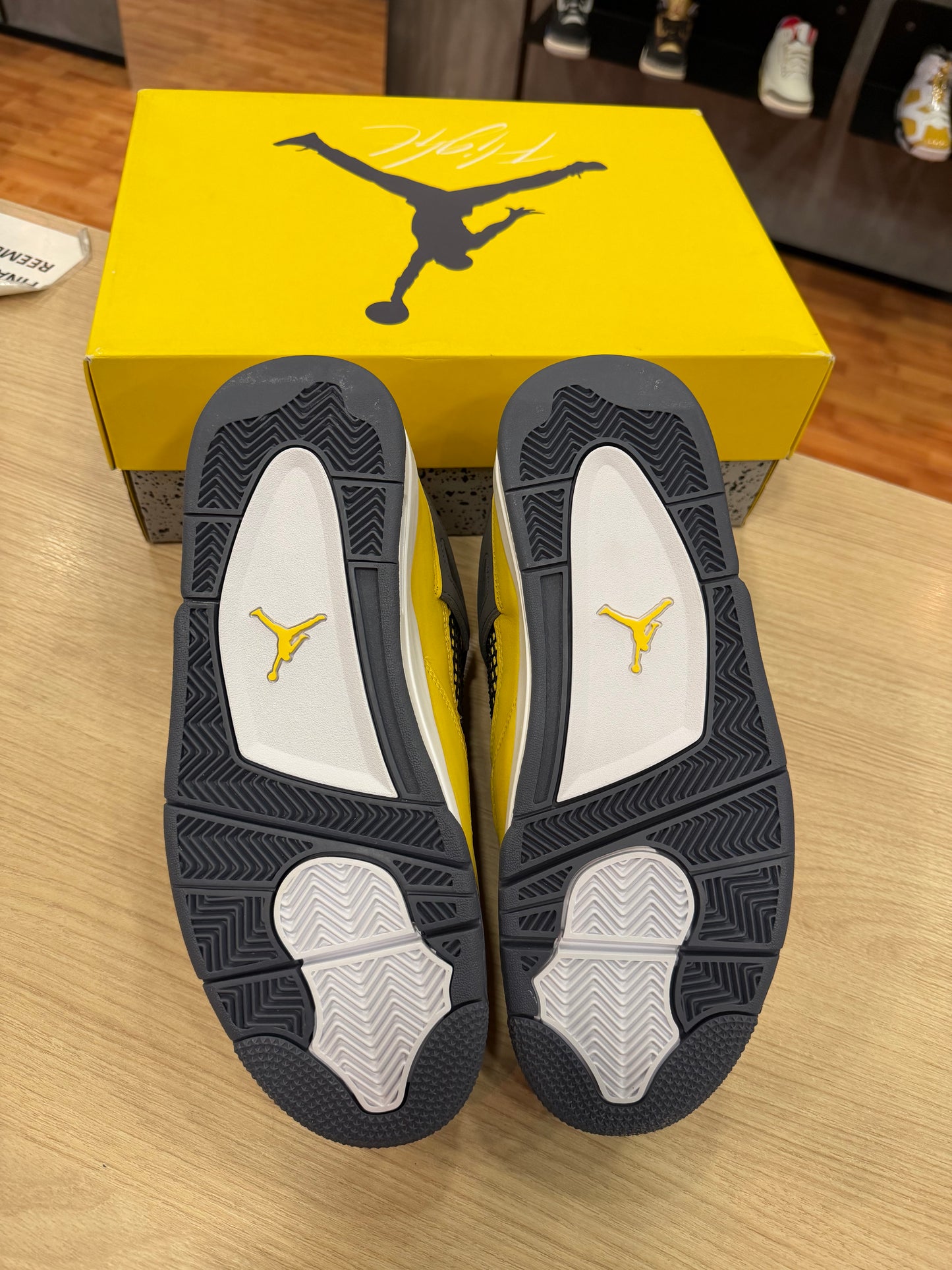 JORDAN 4 LIGHTNING