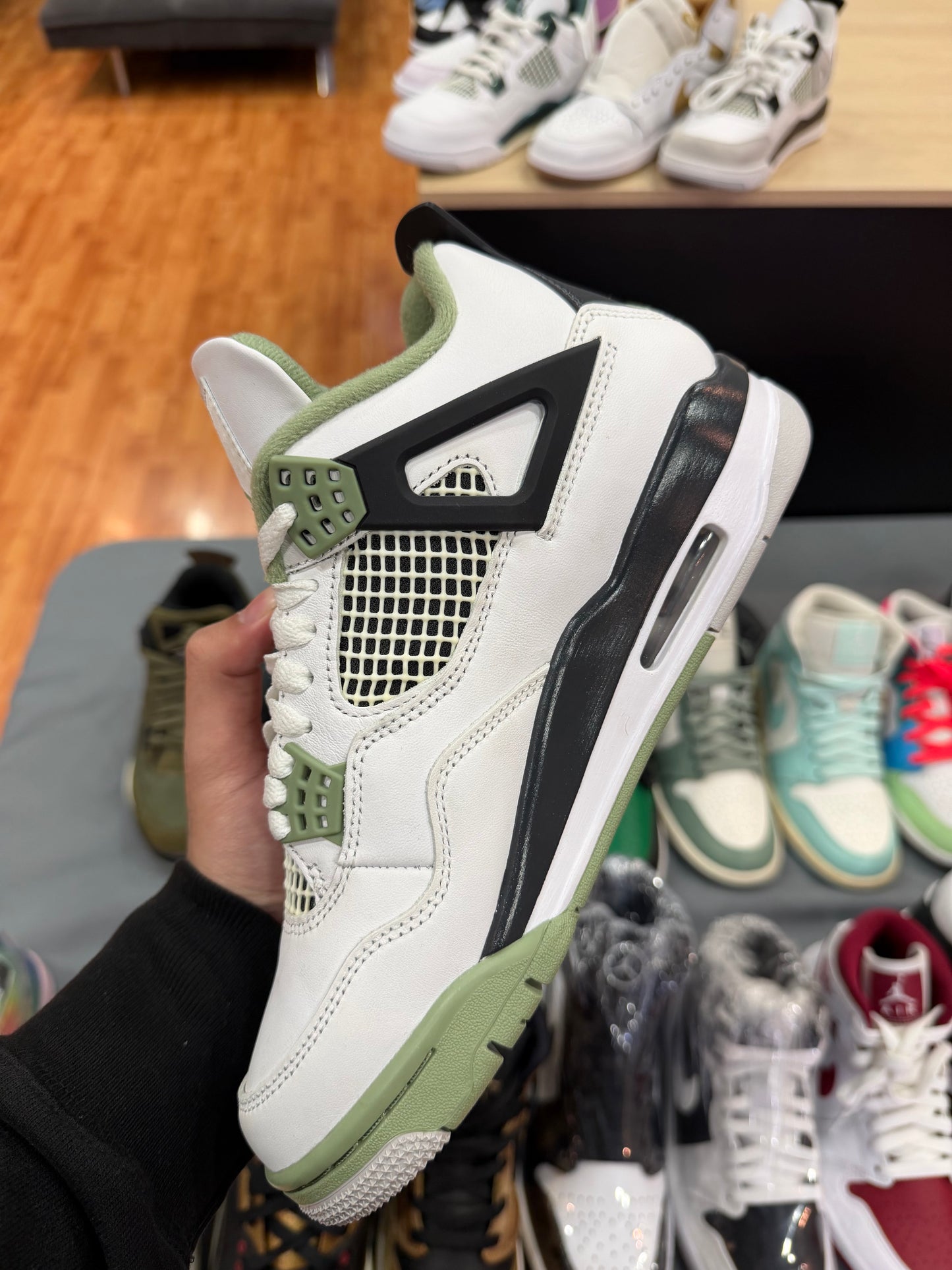 JORDAN 4 SEAFOAM (AMARILLO POR EL TIEMPO)