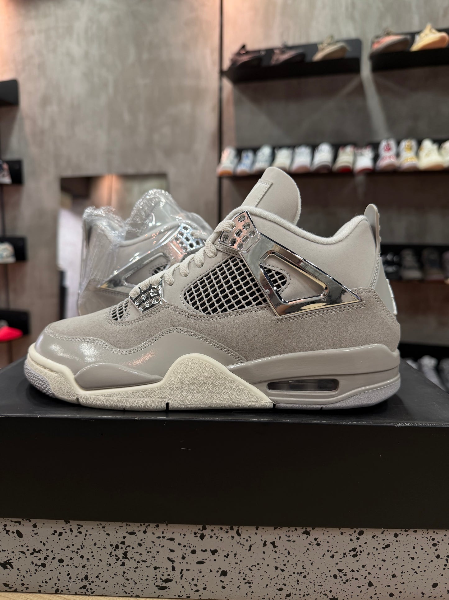 JORDAN 4 FROZEN MOMENTS