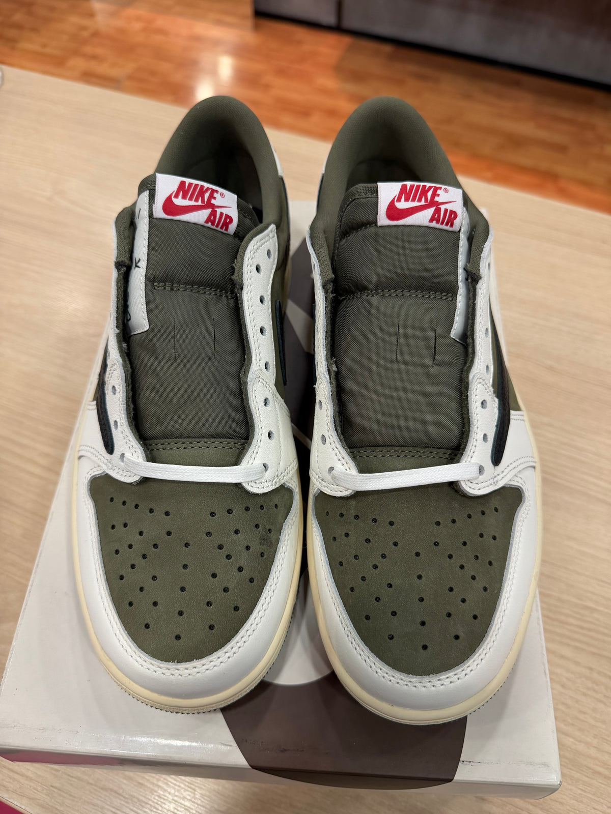 JORDAN 1 LOW TRAVIS SCOTT MEDIUM OLIVE