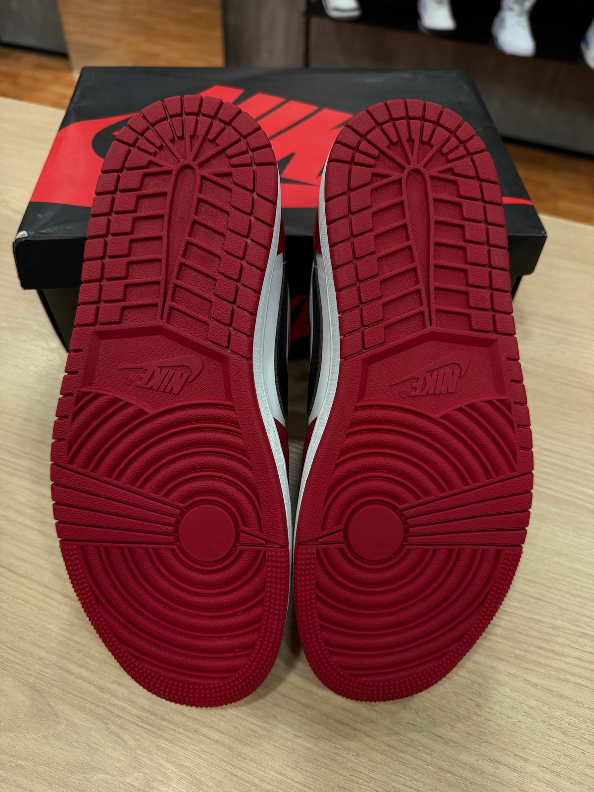 JORDAN 1 LOW OG CHICAGO
