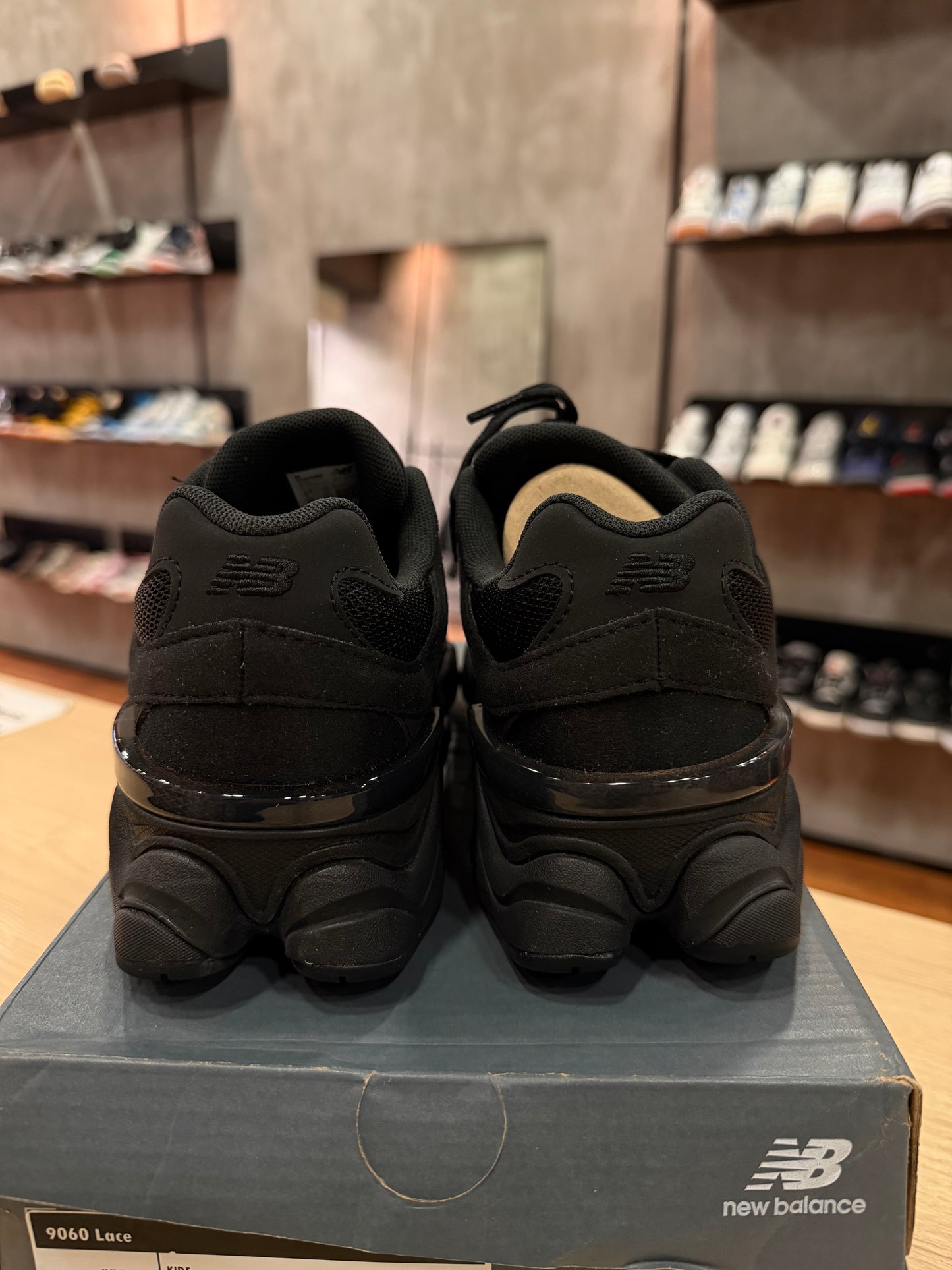 NEW BALANCE 9060 TRIPLE BLACK SUEDE (GS)