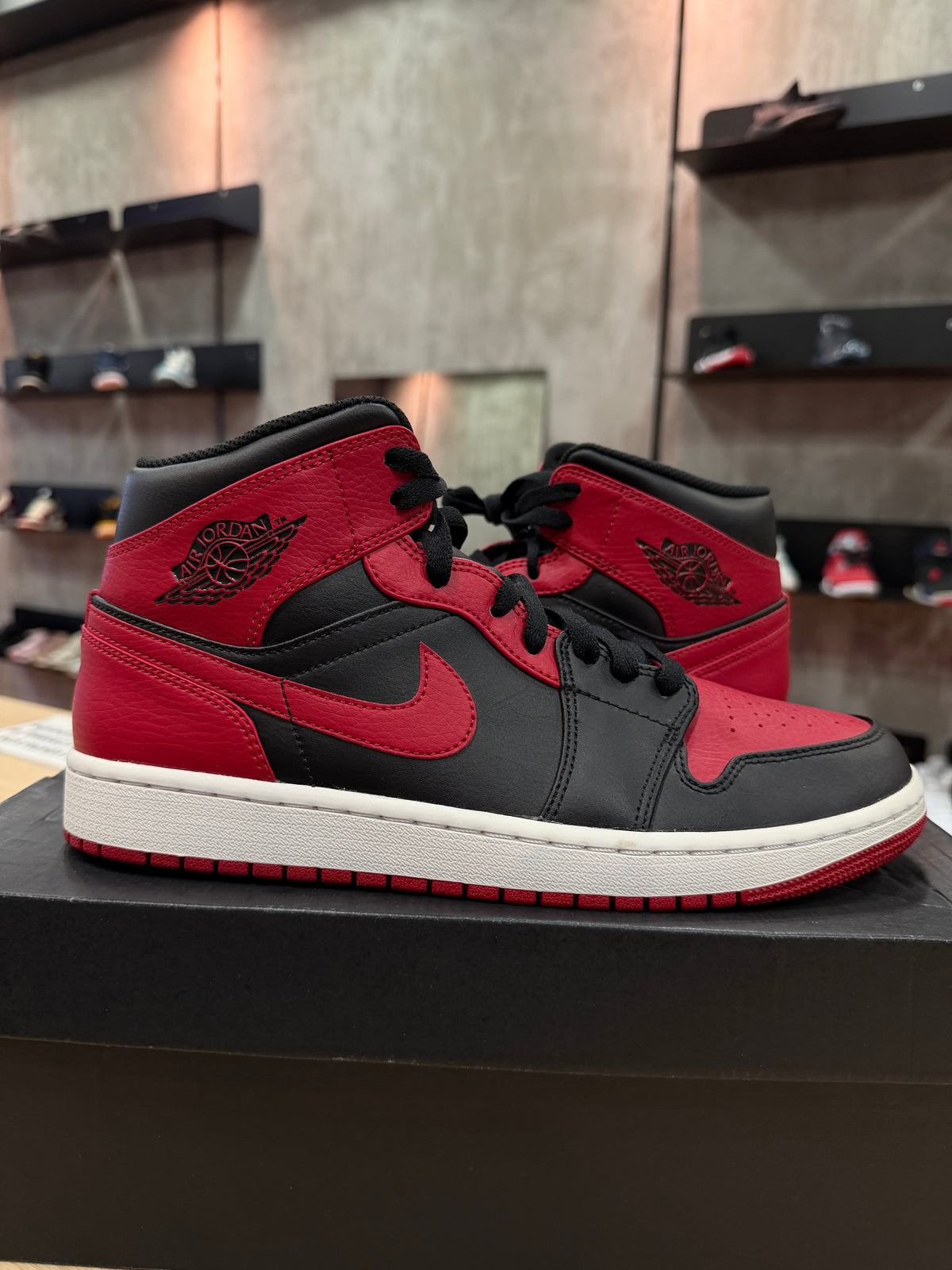JORDAN 1 MID BANNED