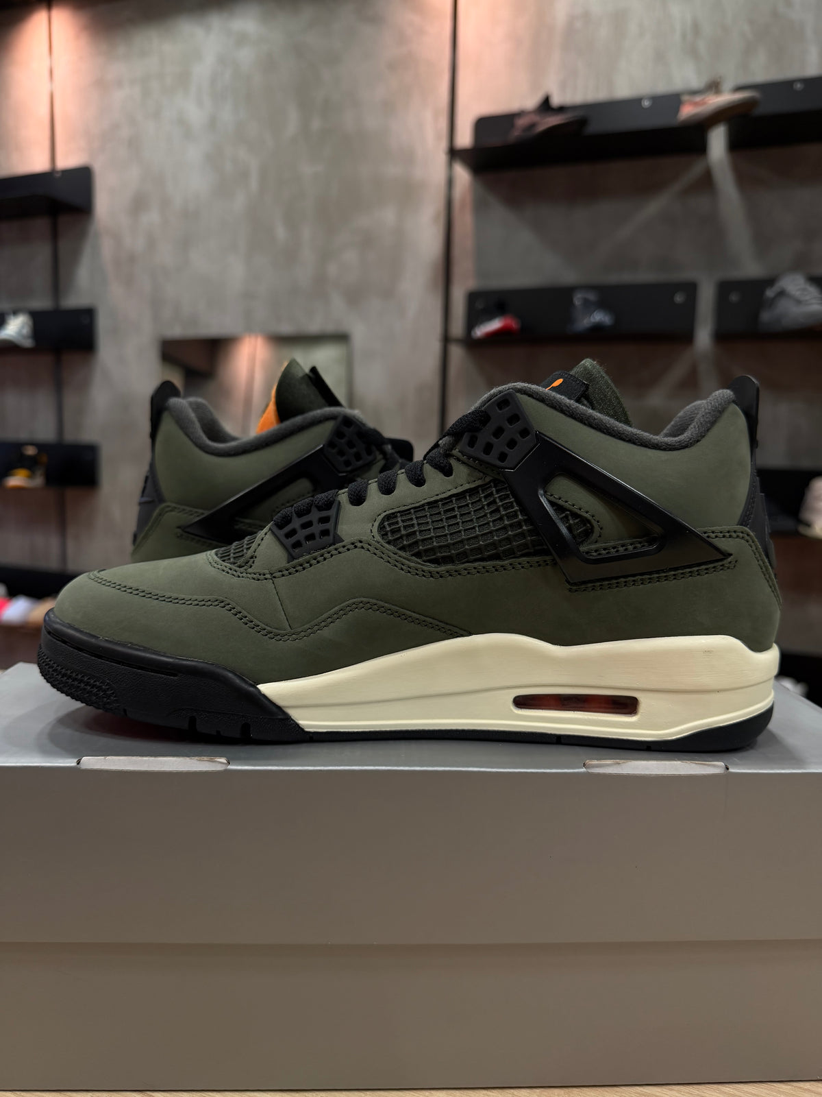 JORDAN 4 UNDEFEATED