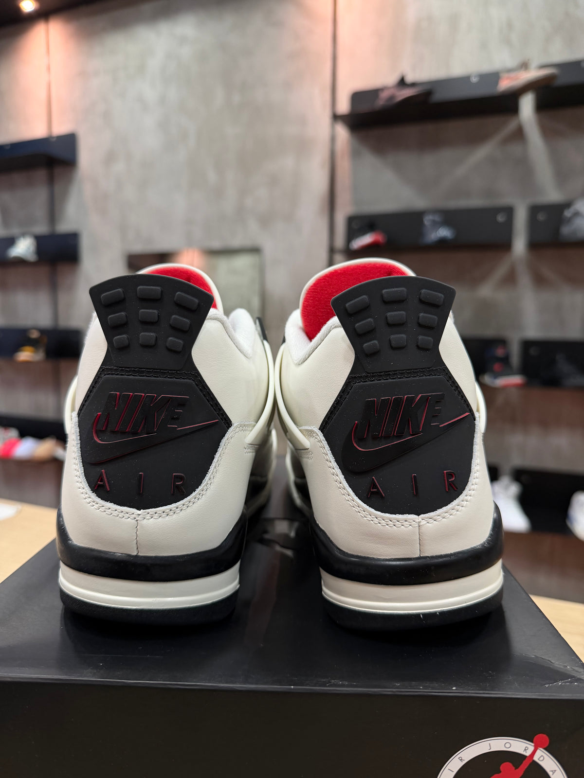 JORDAN 4 FLIGHT CLUB