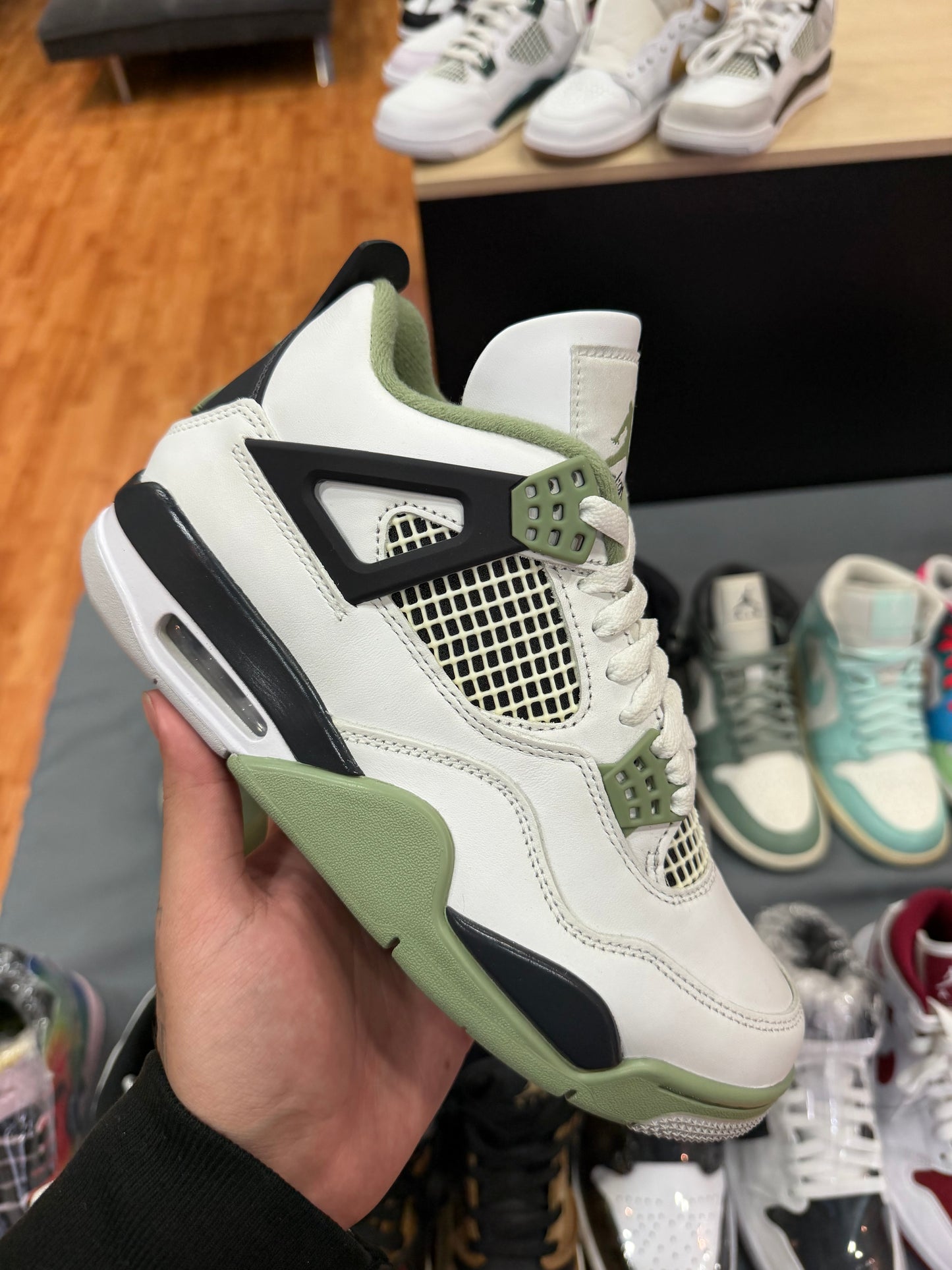 JORDAN 4 SEAFOAM (AMARILLO POR EL TIEMPO)