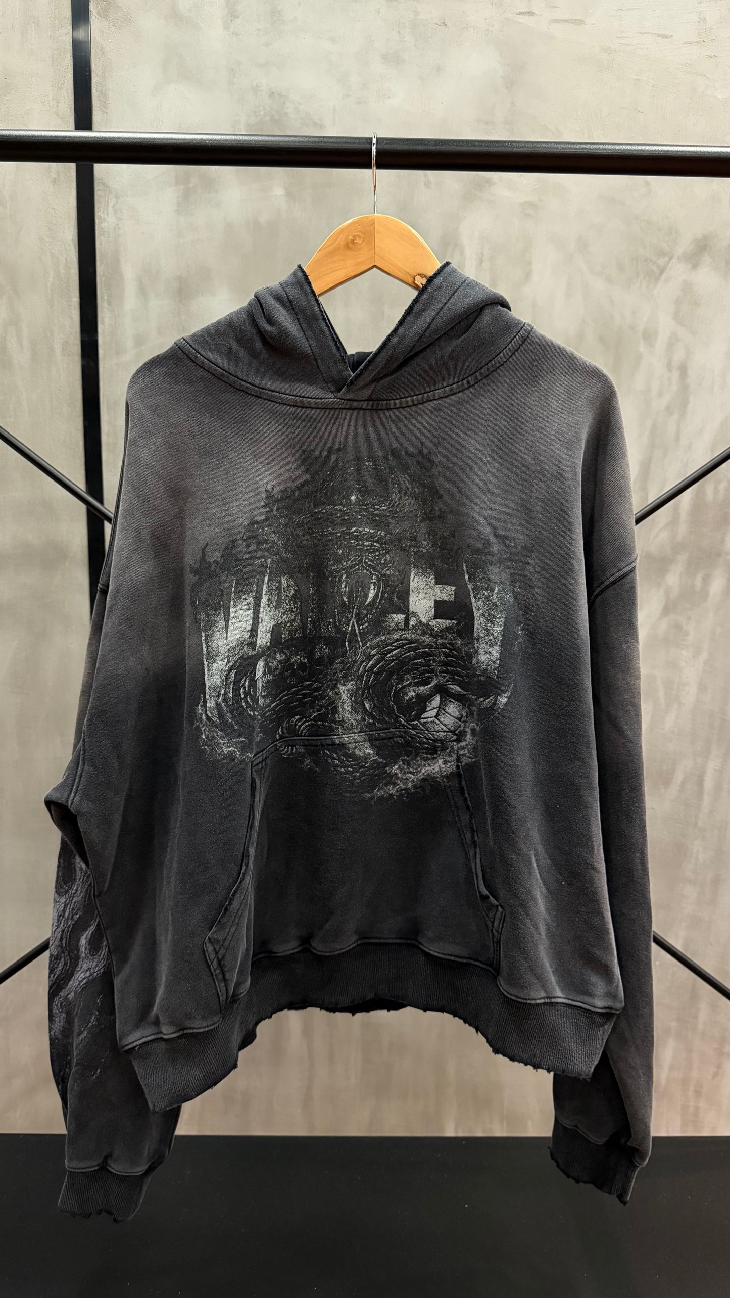 VALE FOREVER PULLOVER "BLACK SERPENT"