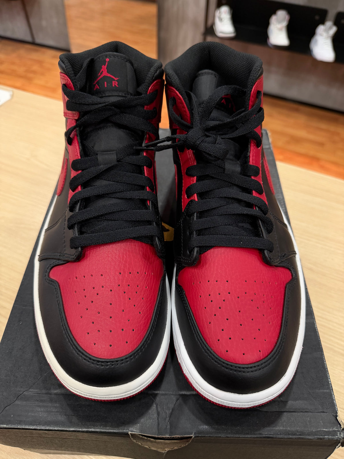 JORDAN 1 MID BANNED