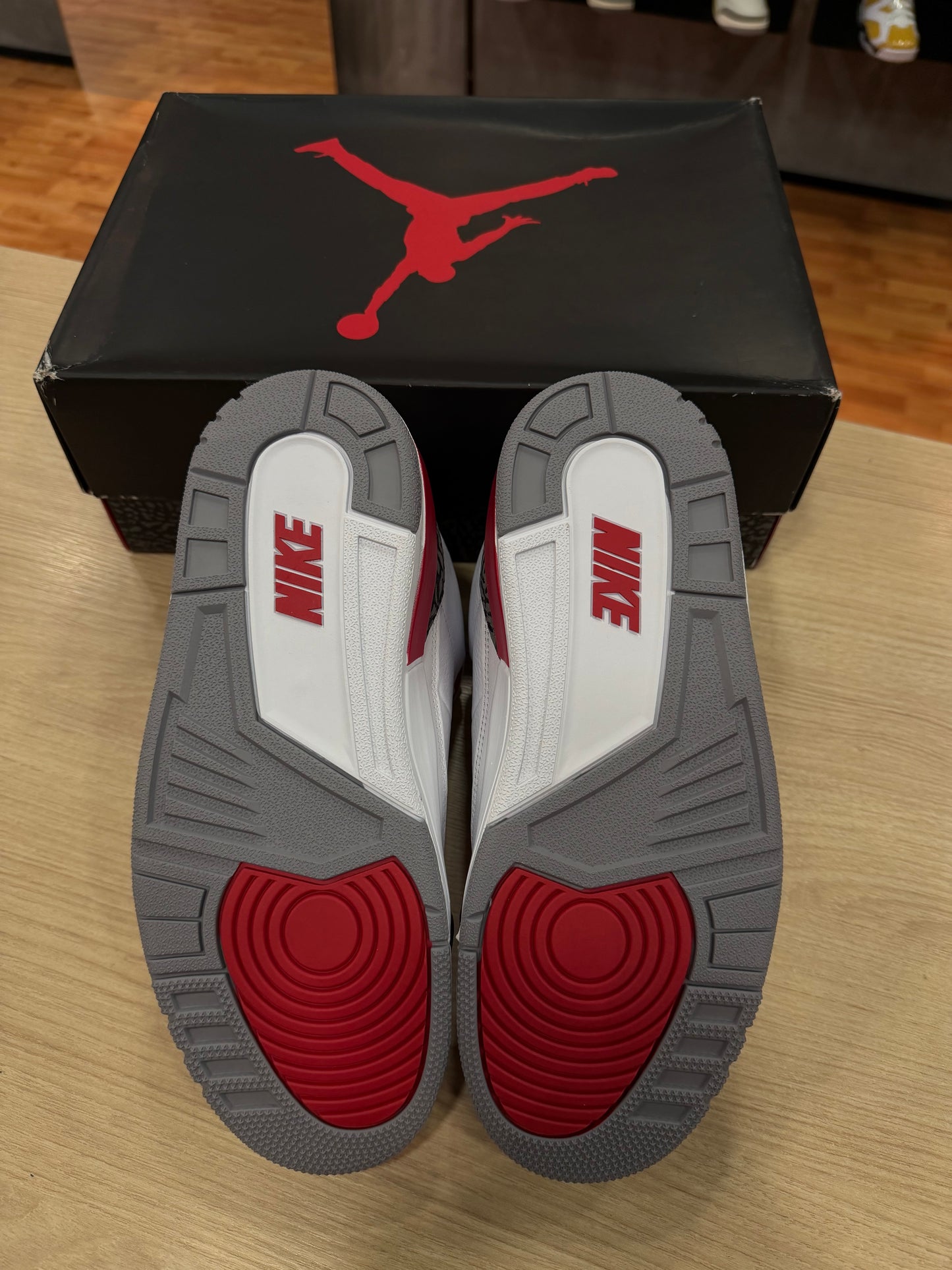 JORDAN 3 FIRE RED
