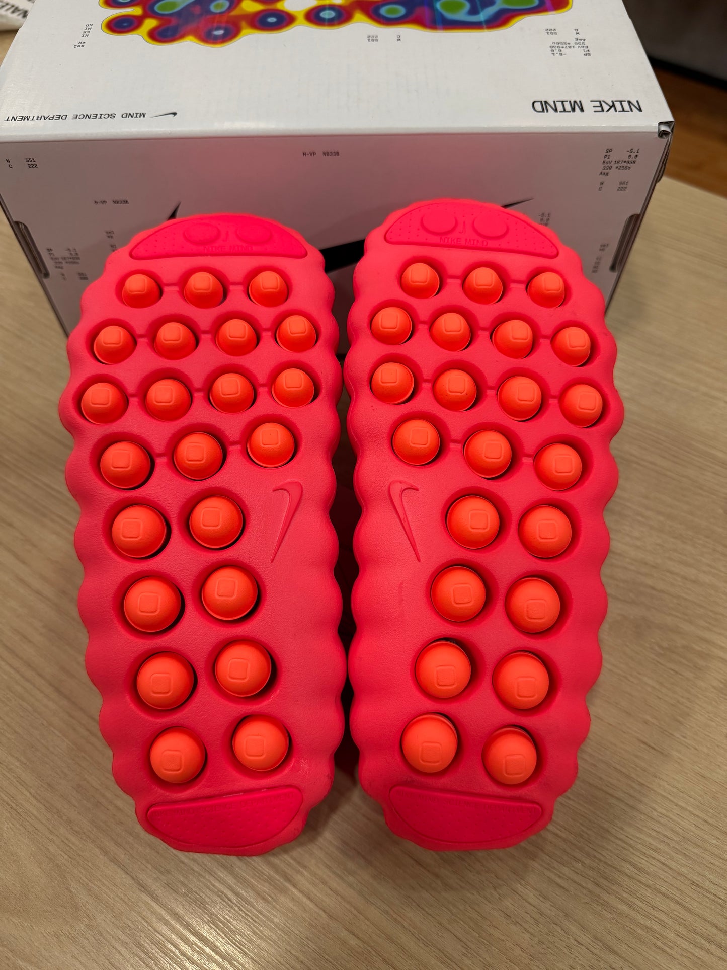 NIKE MIND 001 SOLAR RED (De Mujer)