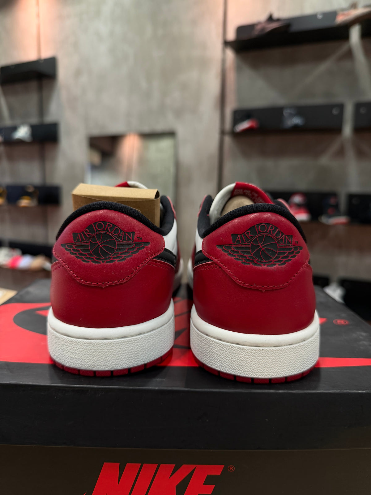 JORDAN 1 LOW OG CHICAGO