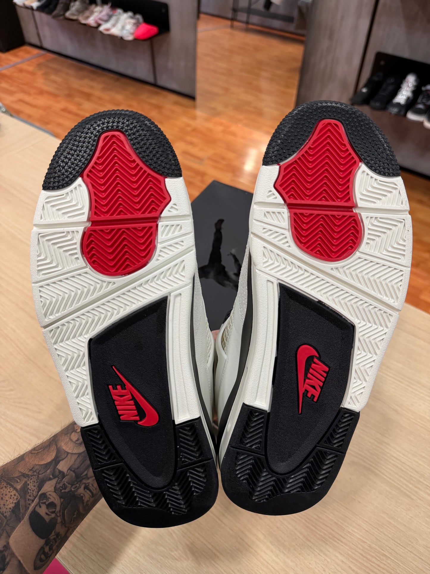JORDAN 4 FLIGHT CLUB