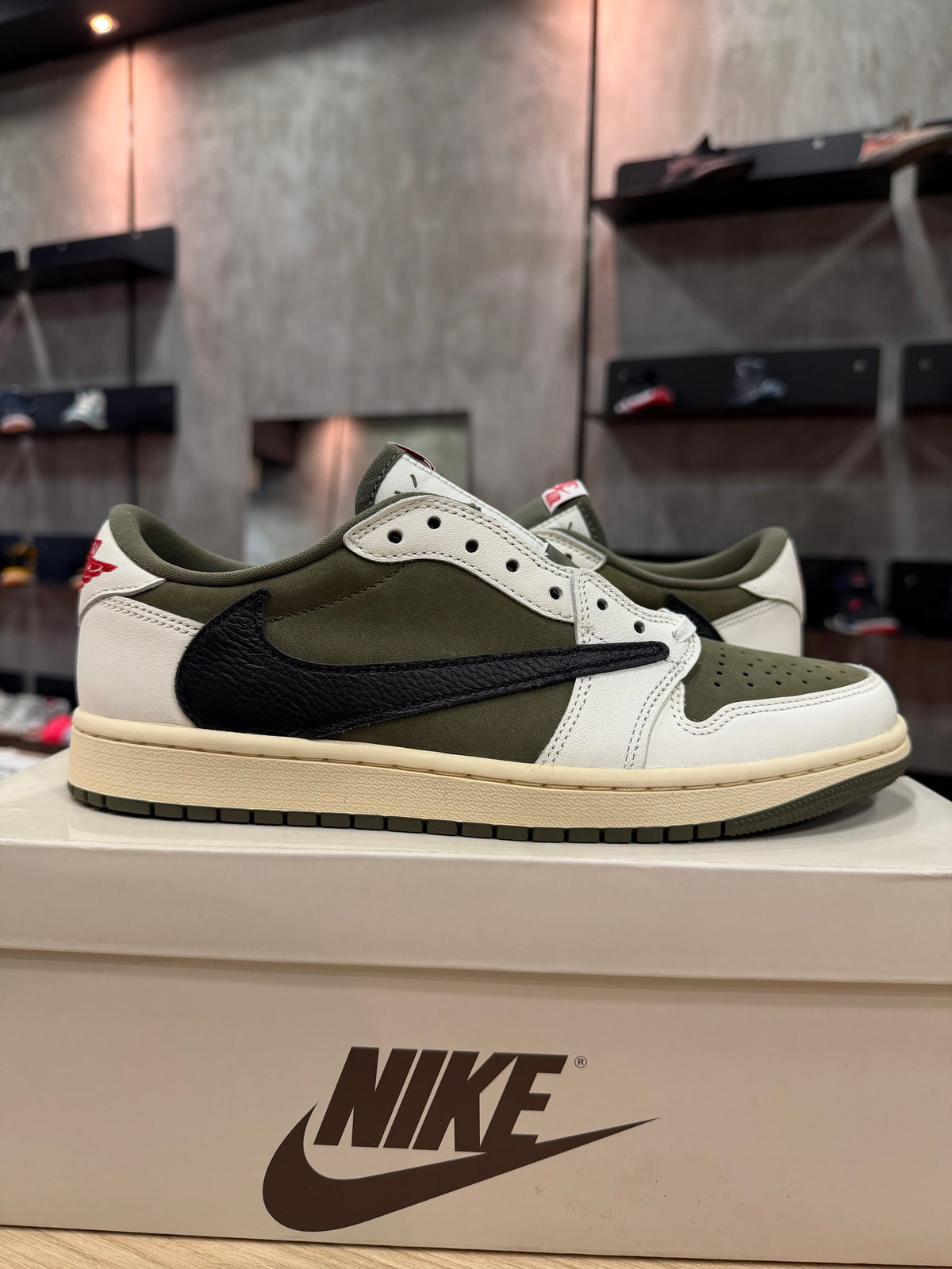 JORDAN 1 LOW TRAVIS SCOTT MEDIUM OLIVE