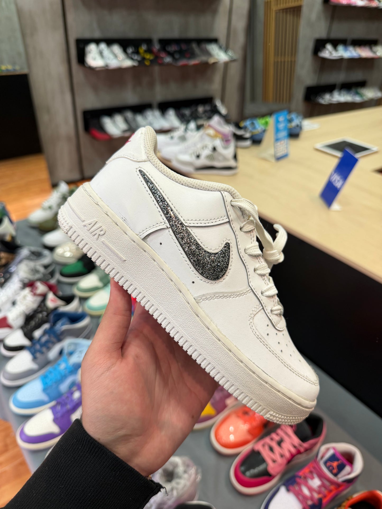 Air Force 1 Low White Metallic Silver (AMARILLO POR EL TIEMPO)