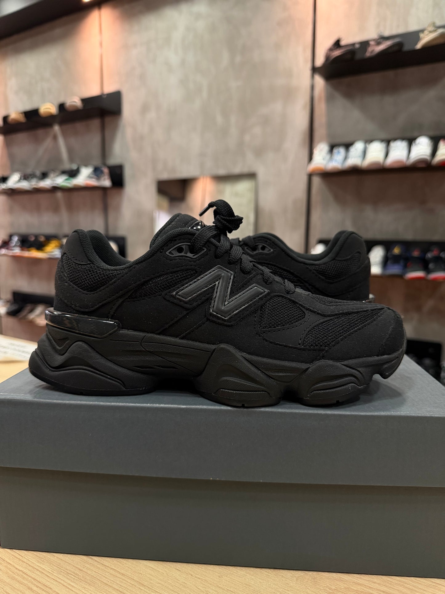 NEW BALANCE 9060 TRIPLE BLACK SUEDE (GS)