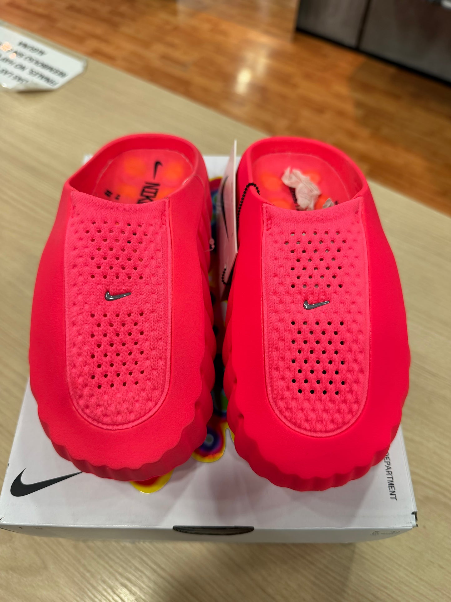 NIKE MIND 001 SOLAR RED (De Mujer)
