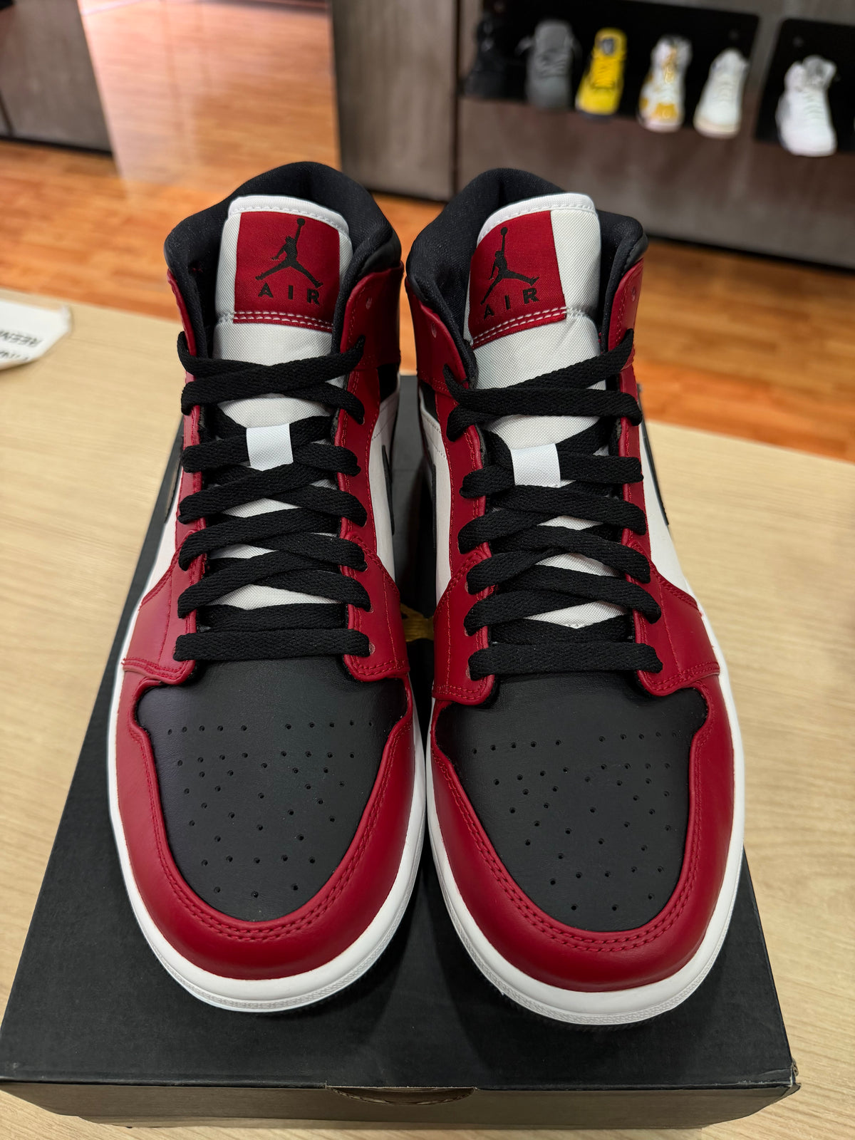 JORDAN 1 MID CHICAGO BLACK TOE