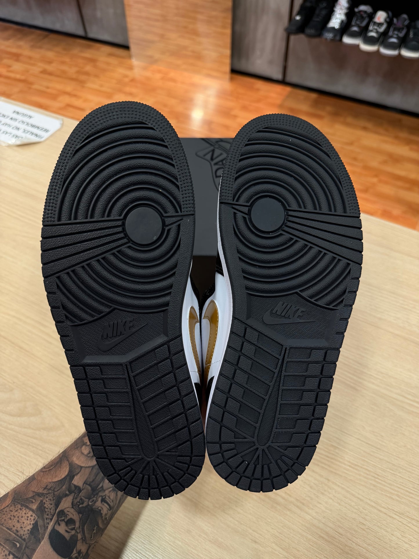 JORDAN 1 MID PATENT GOLD