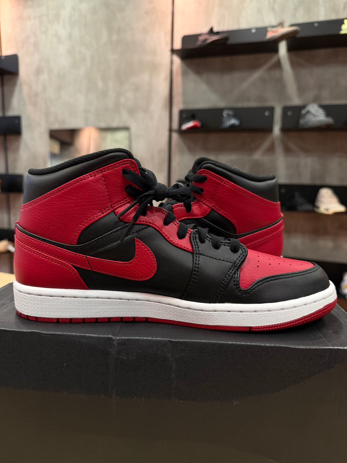 JORDAN 1 MID BANNED