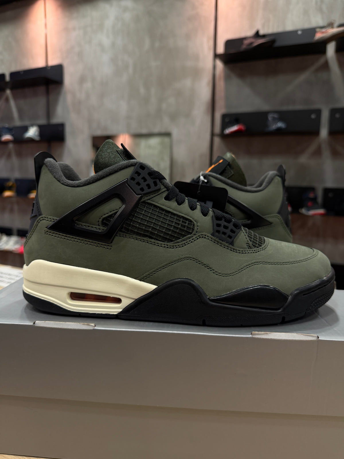 JORDAN 4 UNDEFEATED