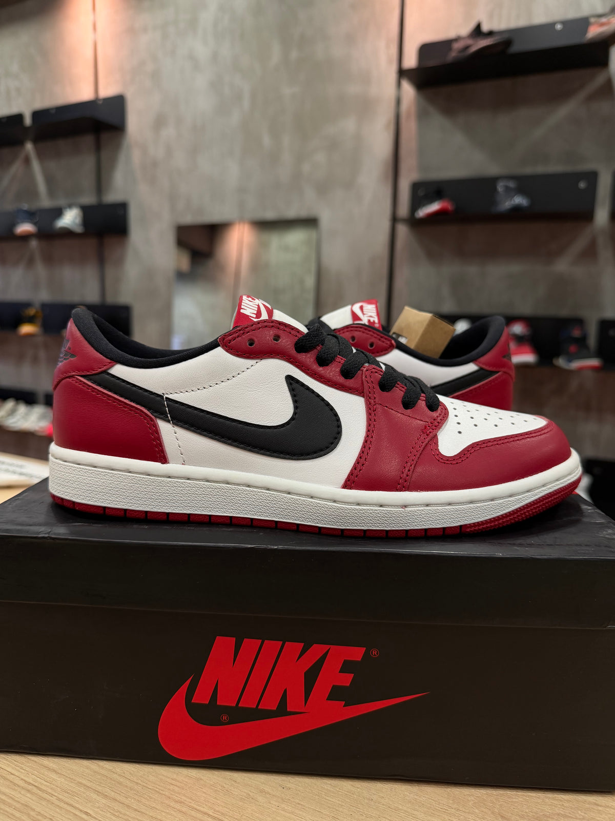 JORDAN 1 LOW OG CHICAGO