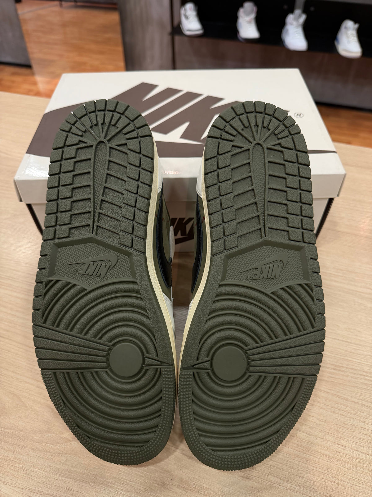 JORDAN 1 LOW TRAVIS SCOTT MEDIUM OLIVE