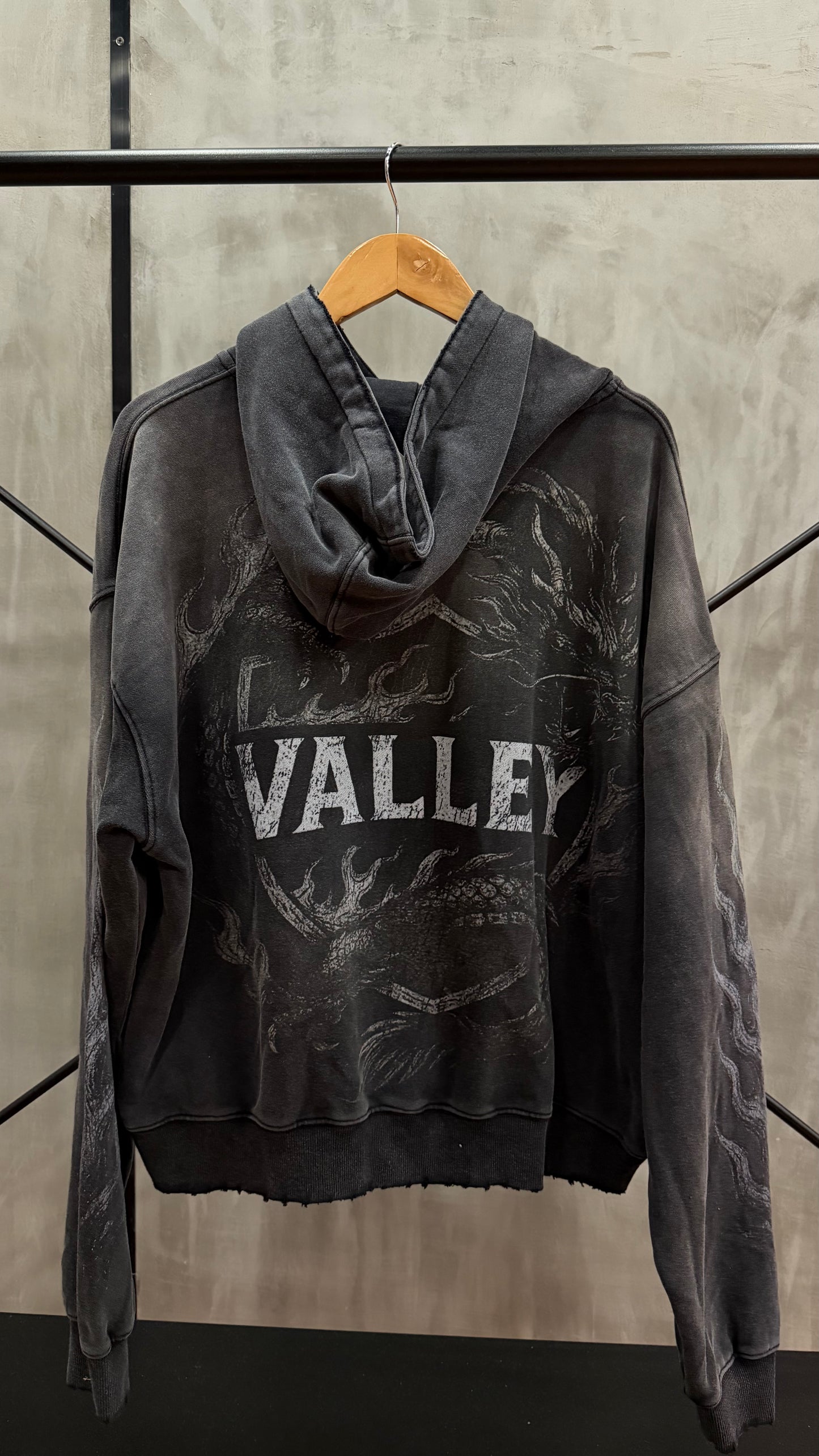 VALE FOREVER PULLOVER "BLACK SERPENT"