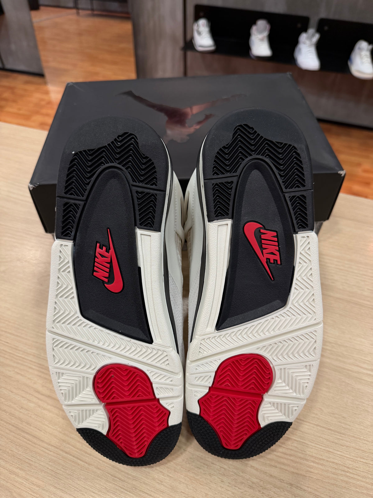 JORDAN 4 FLIGHT CLUB