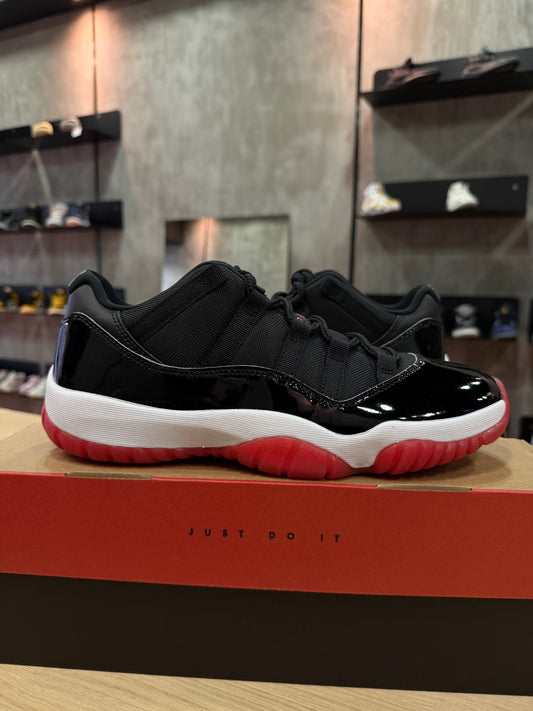 JORDAN 11 LOW BRED