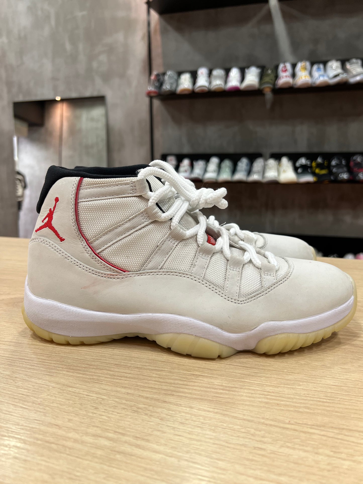 JORDAN 11 PLATINUM (DE USO)