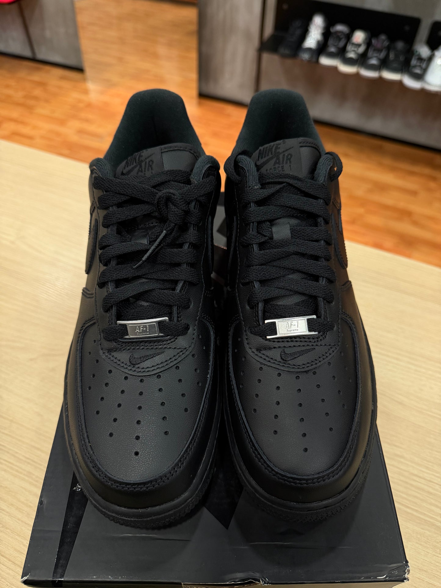 AIR FORCE 1 BLACK x SUPREME