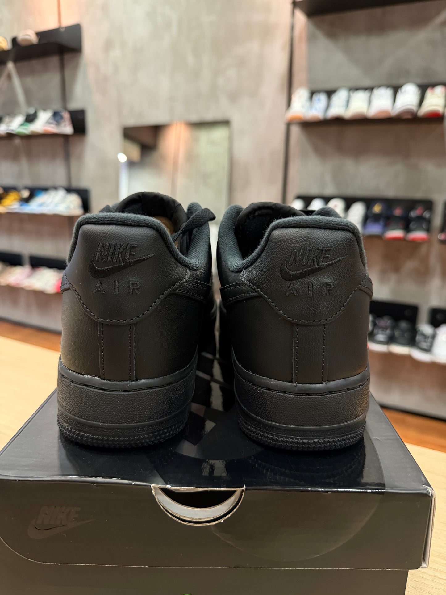 AIR FORCE 1 BLACK x SUPREME