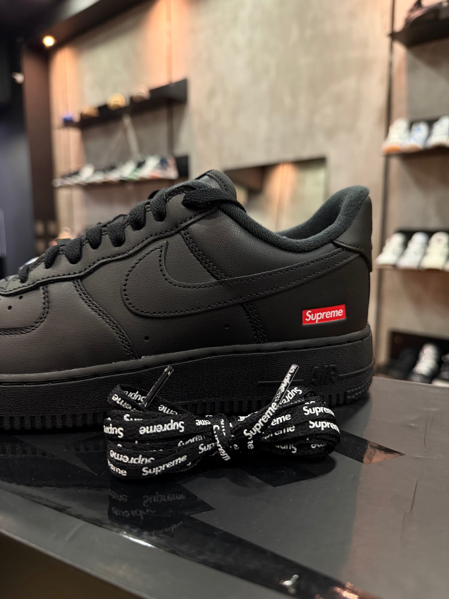 AIR FORCE 1 BLACK x SUPREME