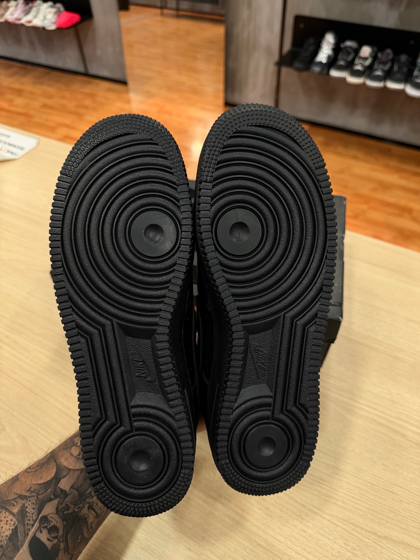 AIR FORCE 1 BLACK x SUPREME