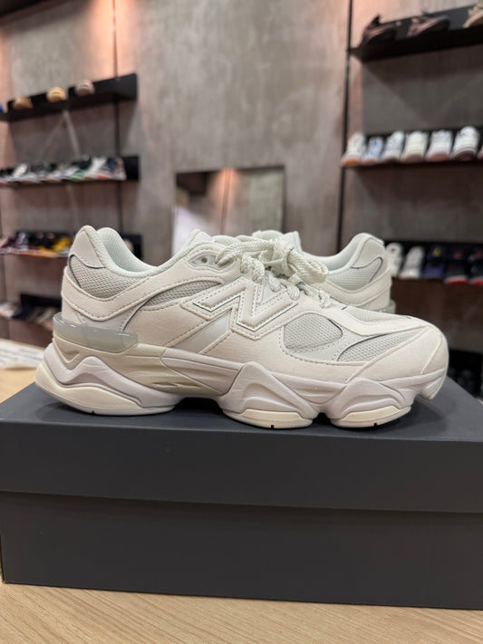 NEW BALANCE 9060 TRIPLE WHITE