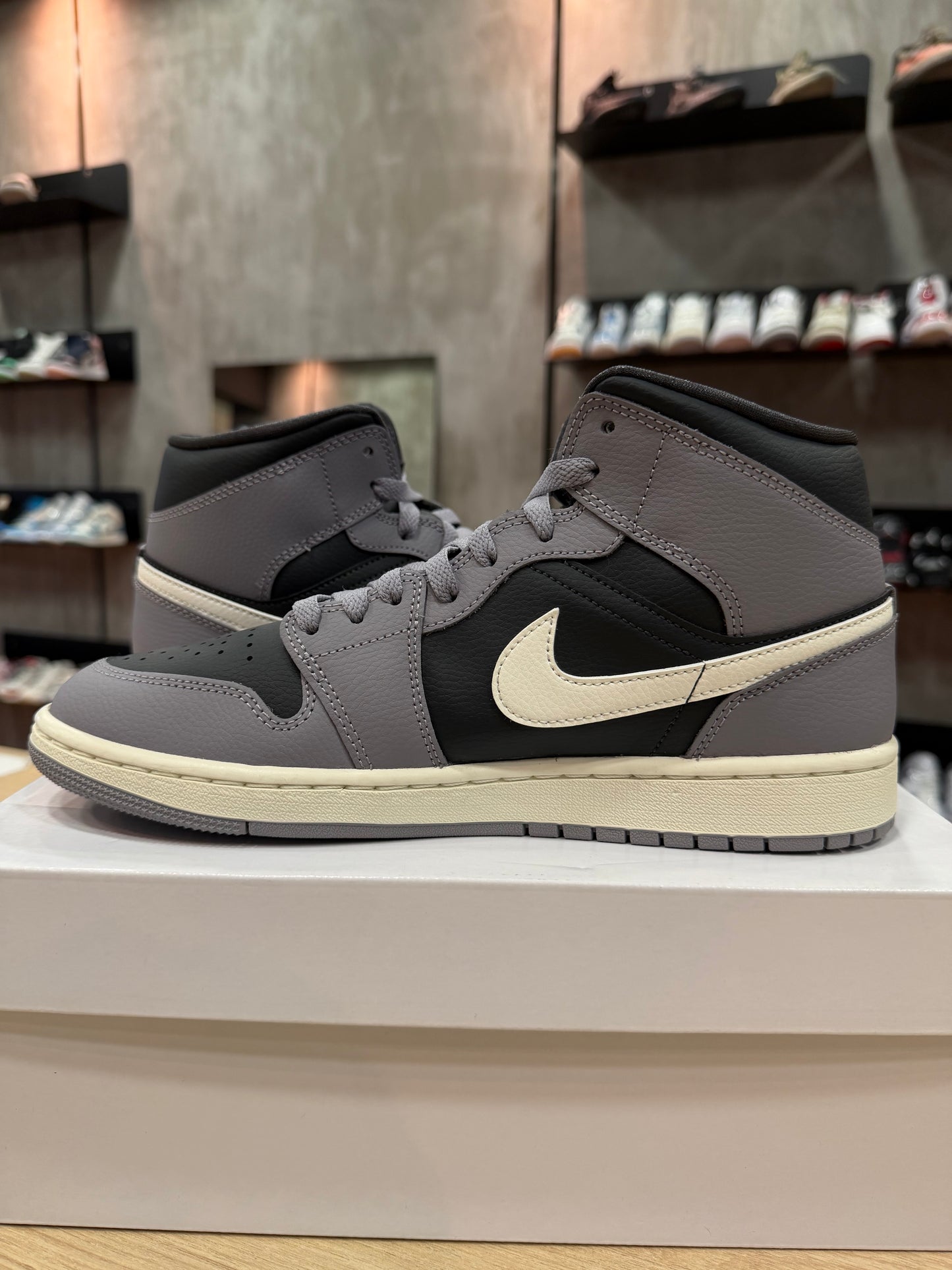 JORDAN 1 MID CEMENT GREY