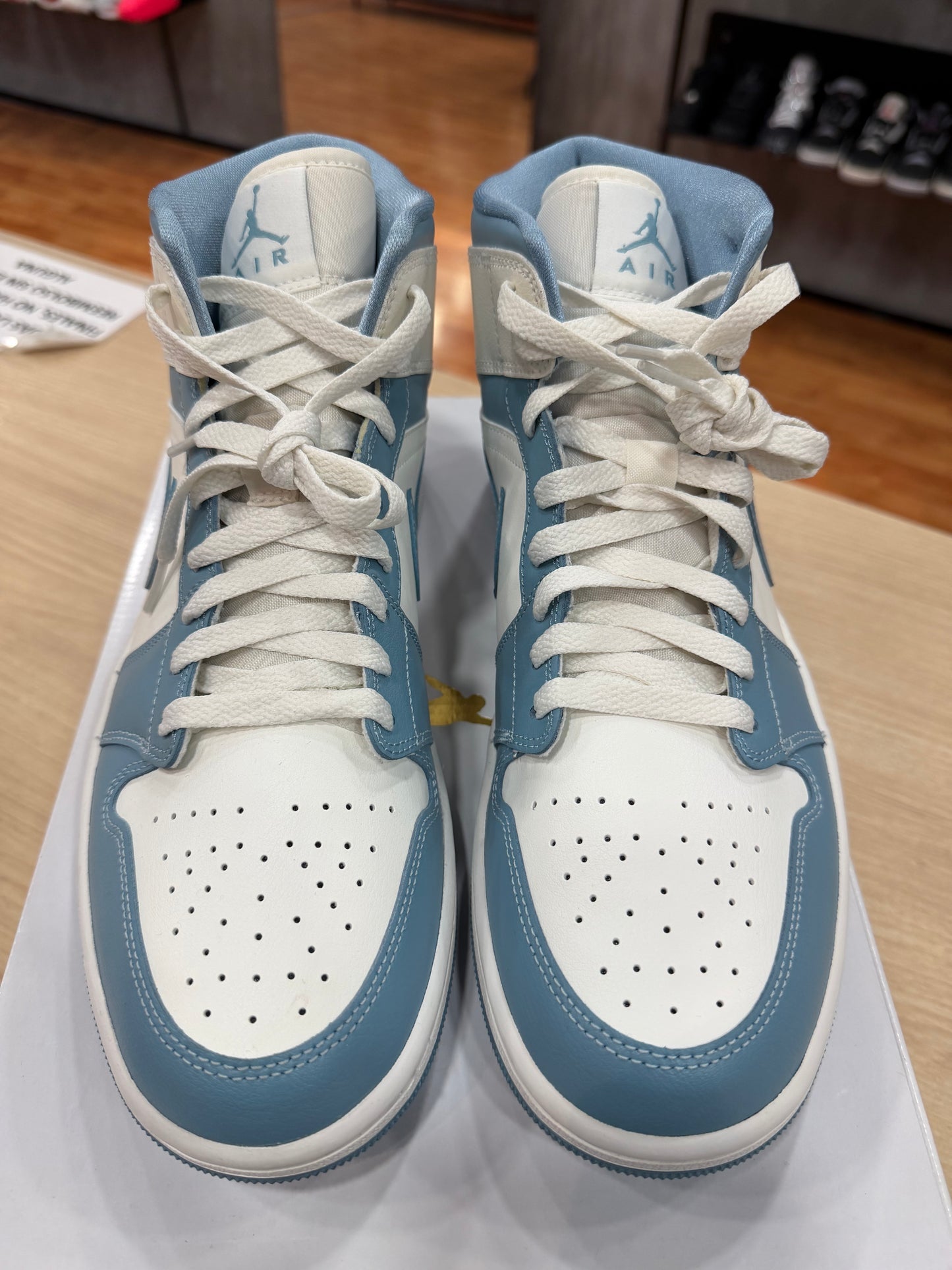 JORDAN 1 MID UNC
