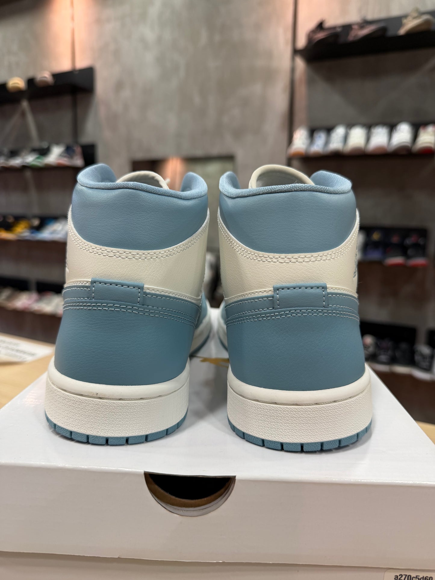 JORDAN 1 MID UNC